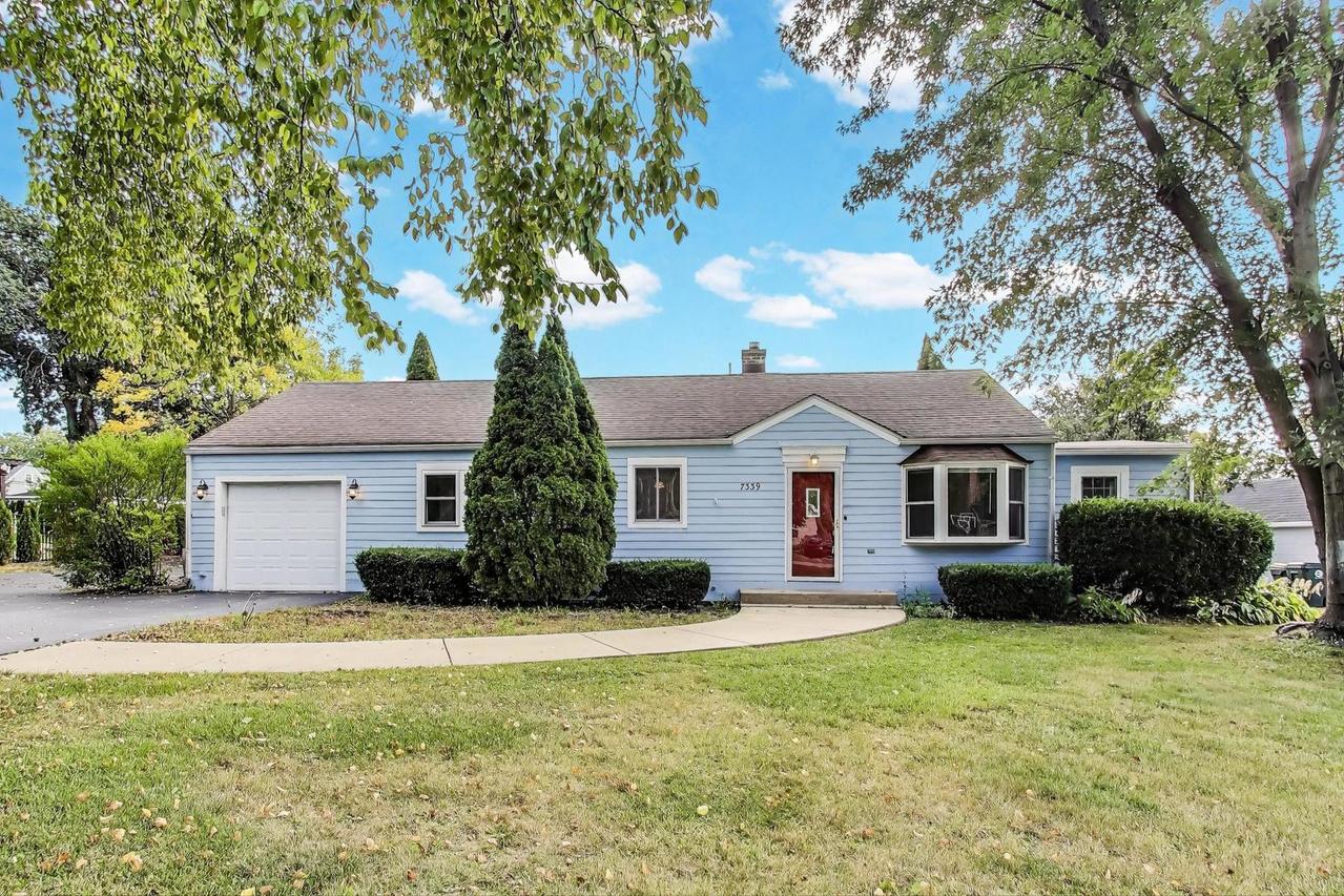 7339 S Park Ave., Burr Ridge, IL 60527