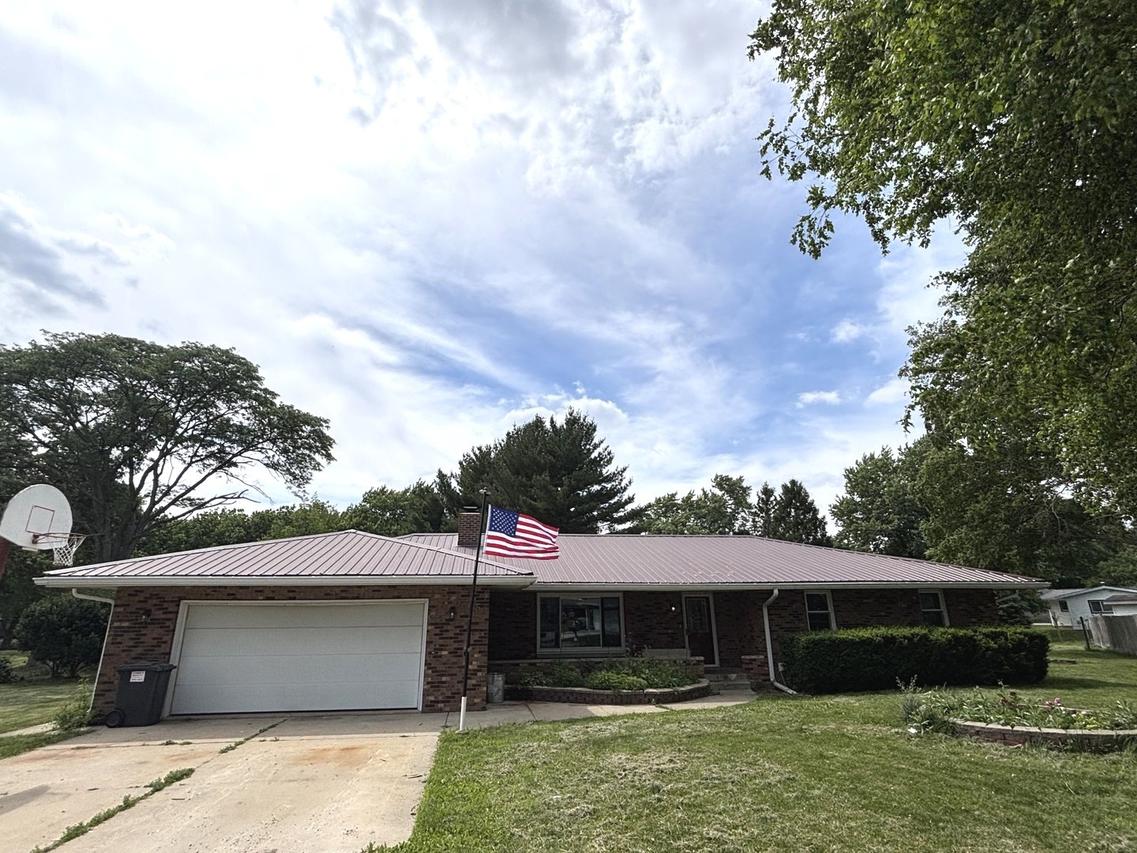 5 Truman Ct., Philo, IL 61864