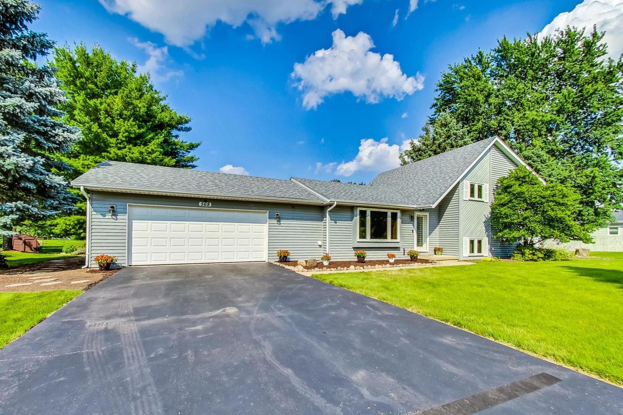 568 Pamela St., Gilberts, IL 60136