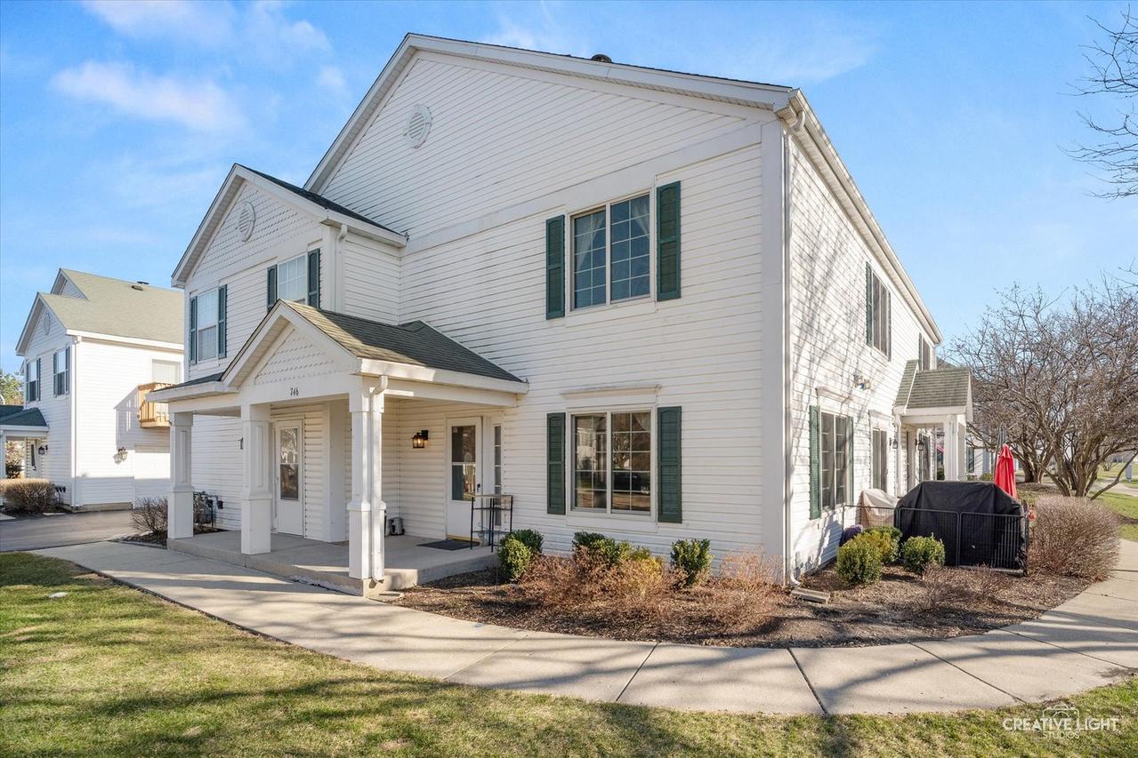 746 Fieldcrest Dr. #B, South Elgin, IL 60177