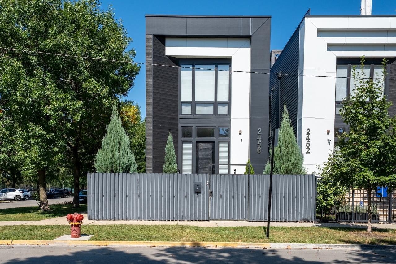 2456 W Ohio St., Chicago, IL 60612