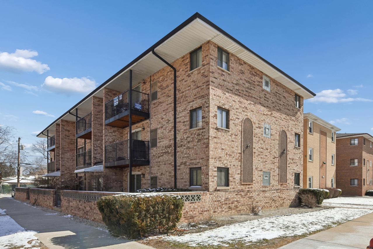 6005 N Neola Ave. #2B, Chicago, IL 60631