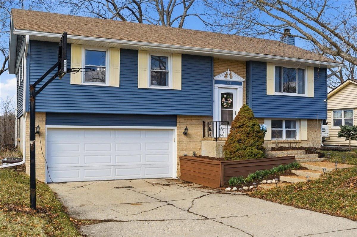 394 Northgate Rd., Lindenhurst, IL 60046