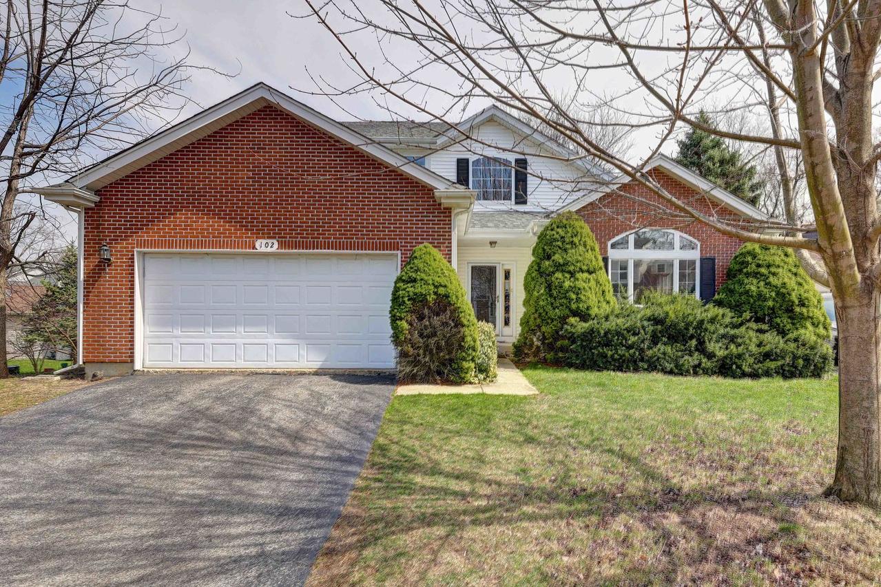 102 N Crooked Lake Ln., Lindenhurst, IL 60046