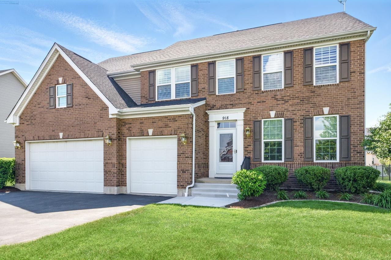 918 Glacial Falls Dr., Gilberts, IL 60136