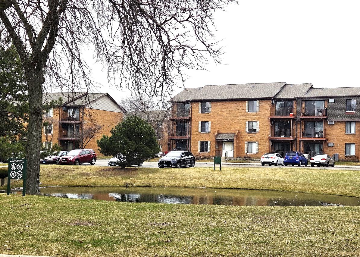 649 N Briar Hill Ln. #3, Addison, IL 60101