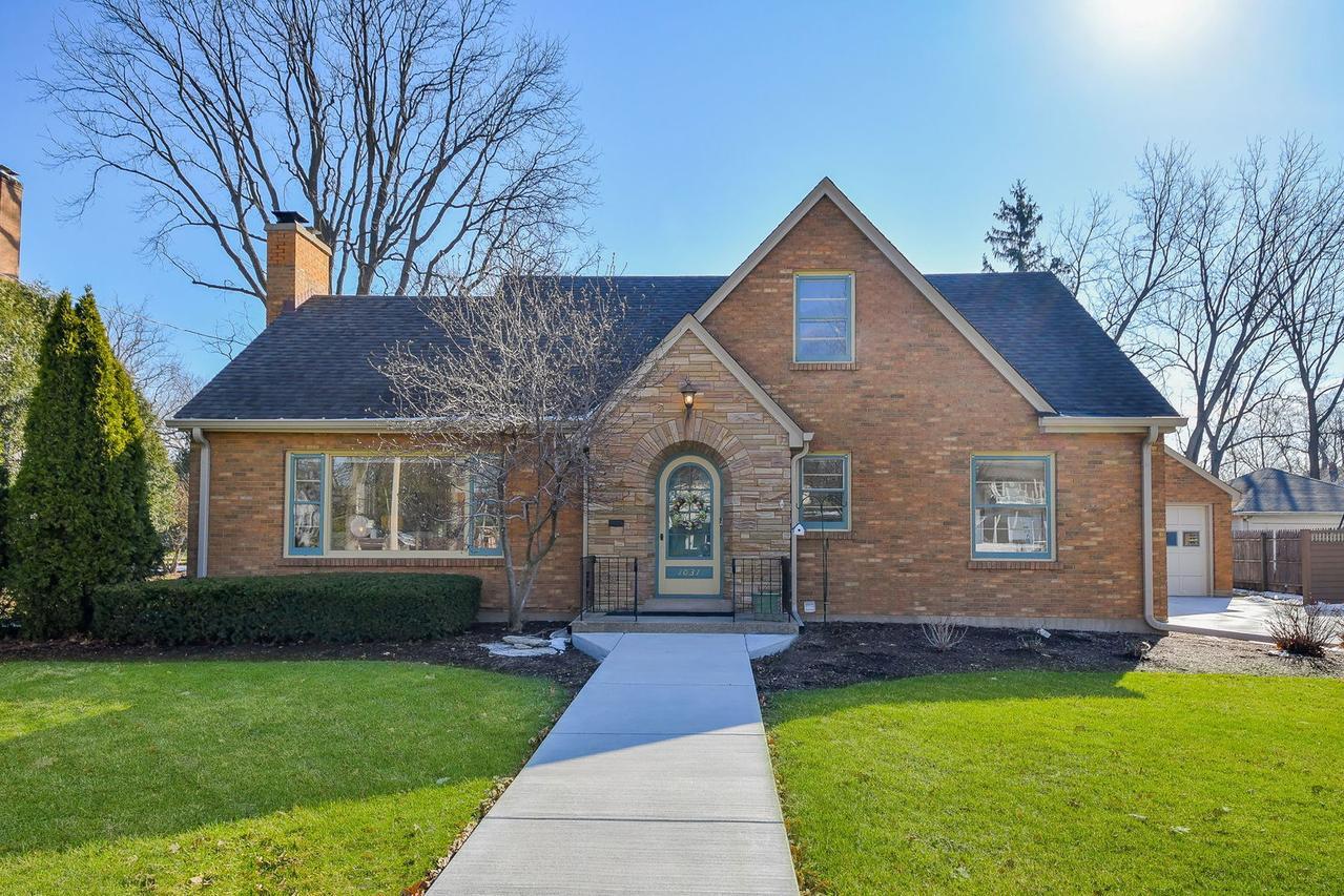 1031 N Spring St., Elgin, IL 60120