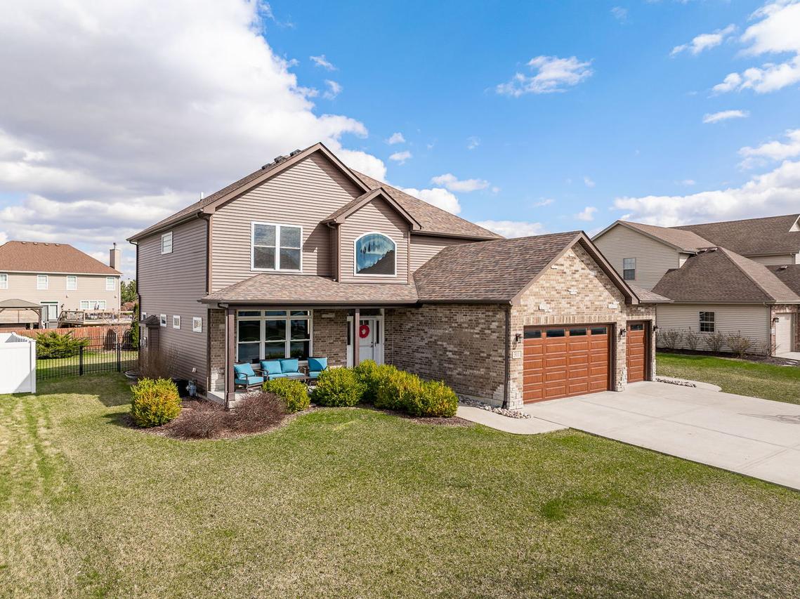 311 W Frontier Dr., Minooka, IL 60447