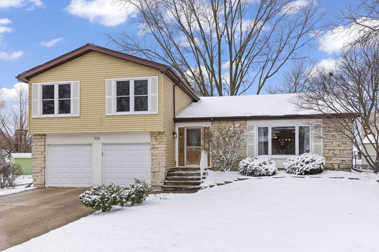 233 Seneca Ct., Bolingbrook, IL 60440