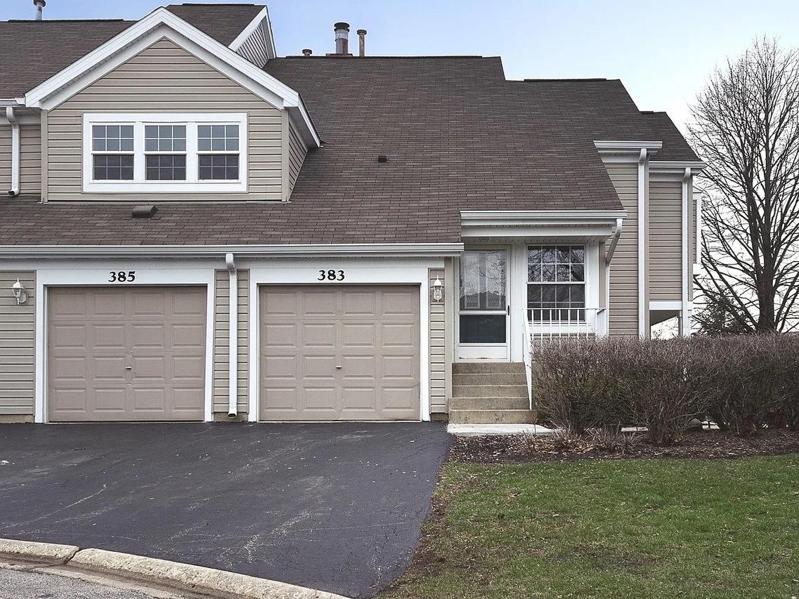 383 Wexford Ct., Carol Stream, IL 60188