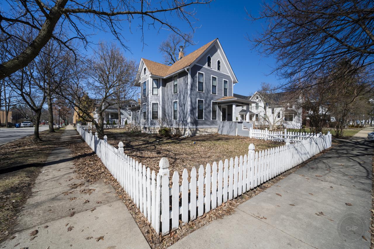 205 N Sleight St., Naperville, IL 60540