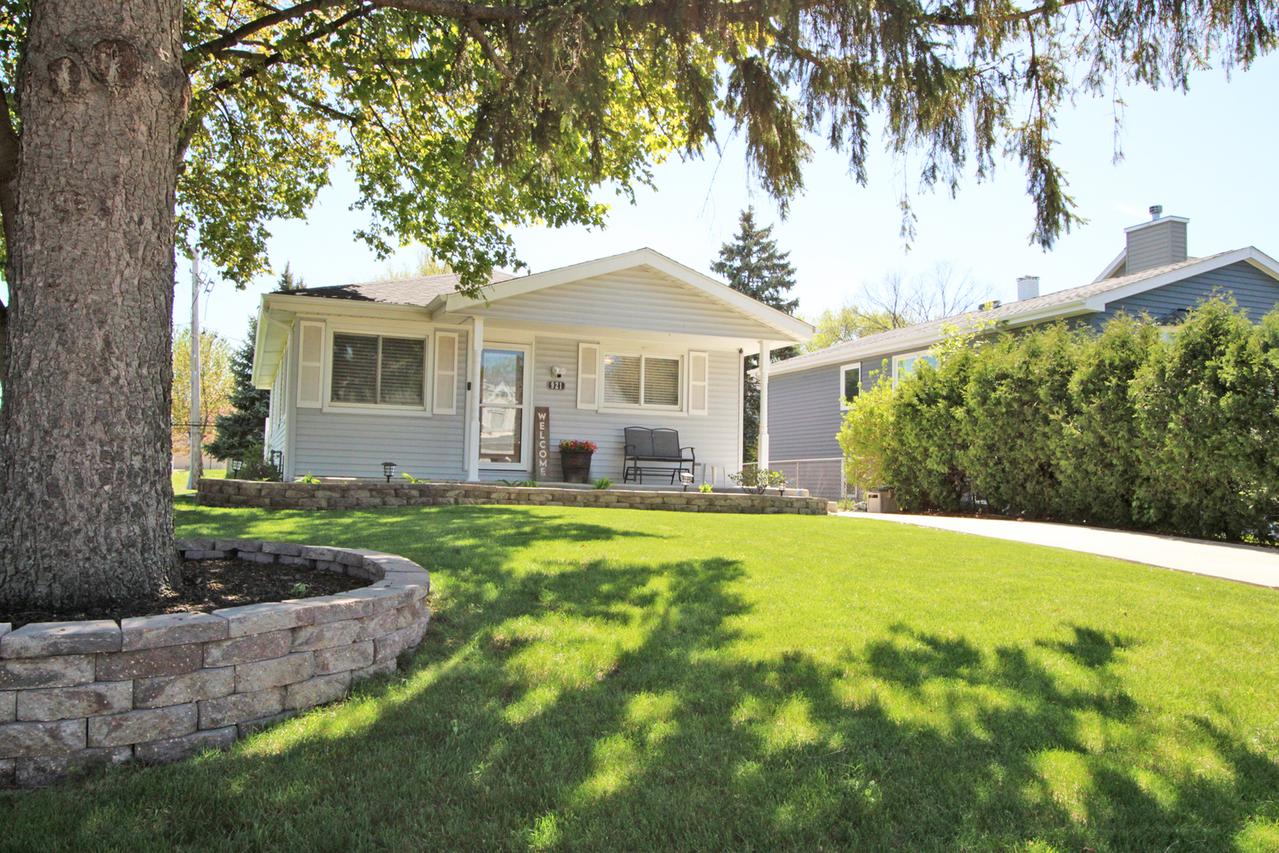 921 Country Club Rd., Lake Zurich, IL 60047