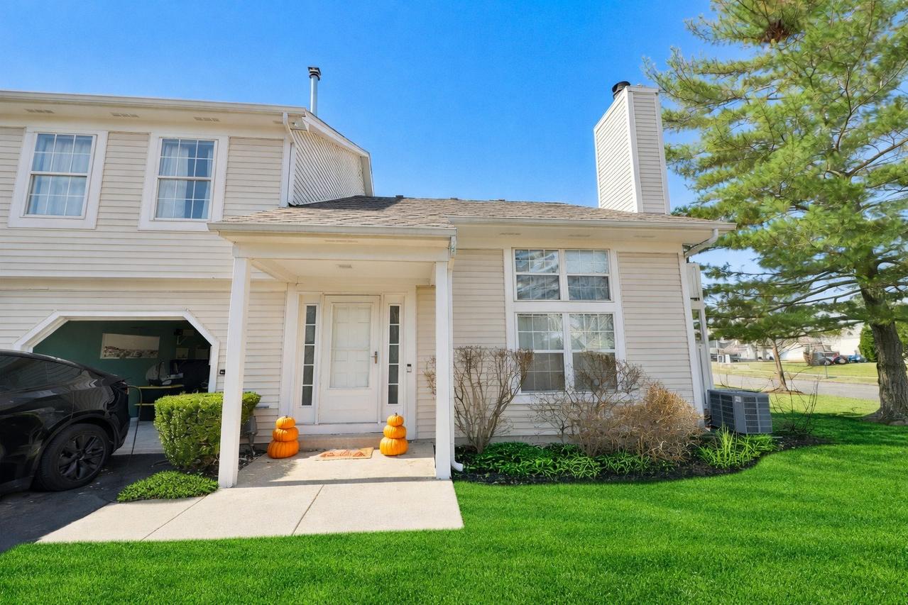 232 Whitewood Dr., Streamwood, IL 60107