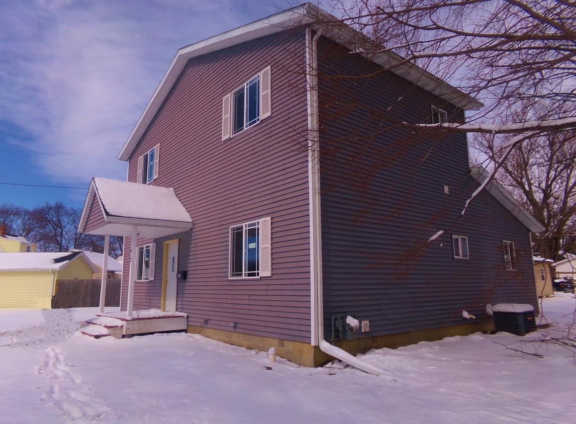 612 15th Ave., Sterling, IL 61081