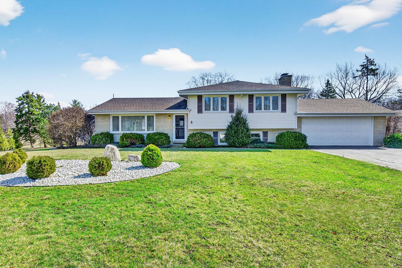 113 S Wedgewood Dr., Barrington, IL 60010