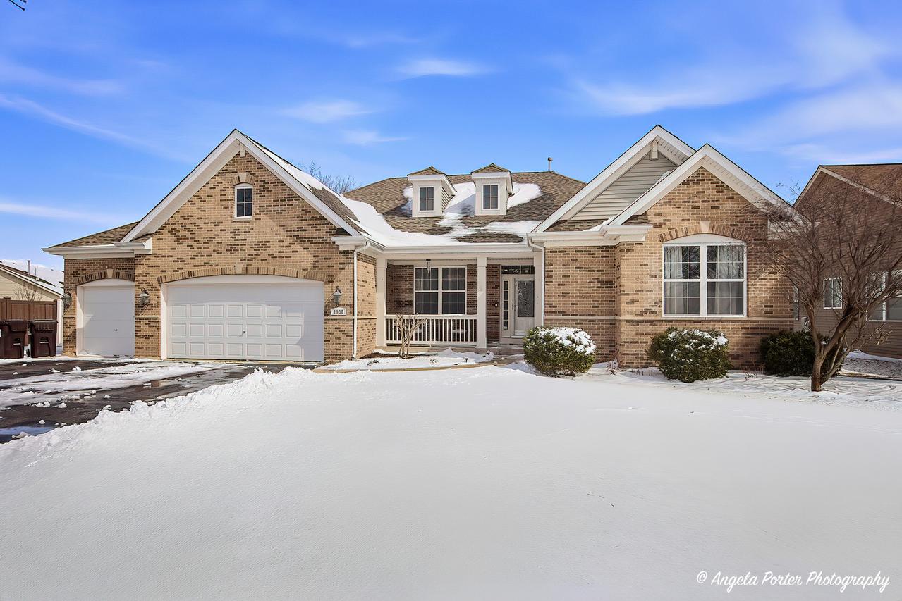 1906 Hillside Ln., Mchenry, IL 60051