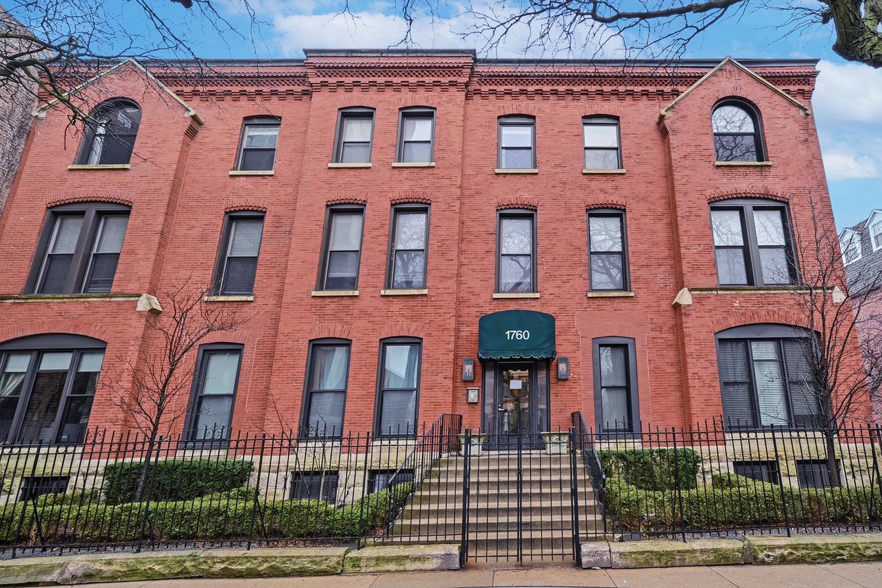 1760 N Wells St. #2D, Chicago, IL 60614