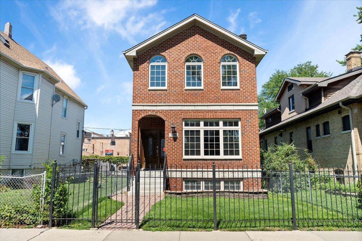 5706 W Dakin St., Chicago, IL 60634