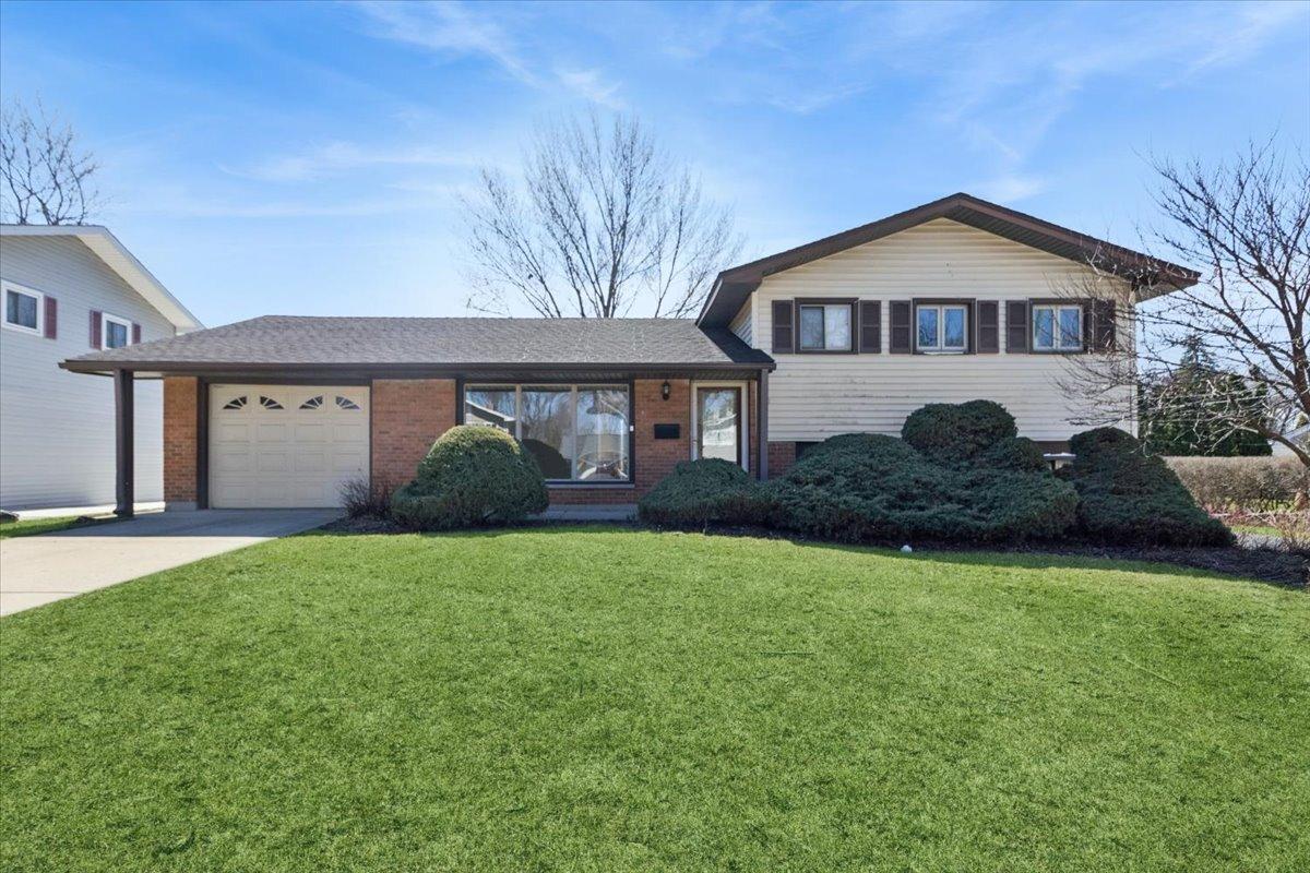 465 W Newport Rd., Hoffman Estates, IL 60169