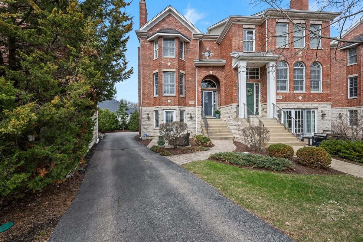 305 N Fremont St., Naperville, IL 60540