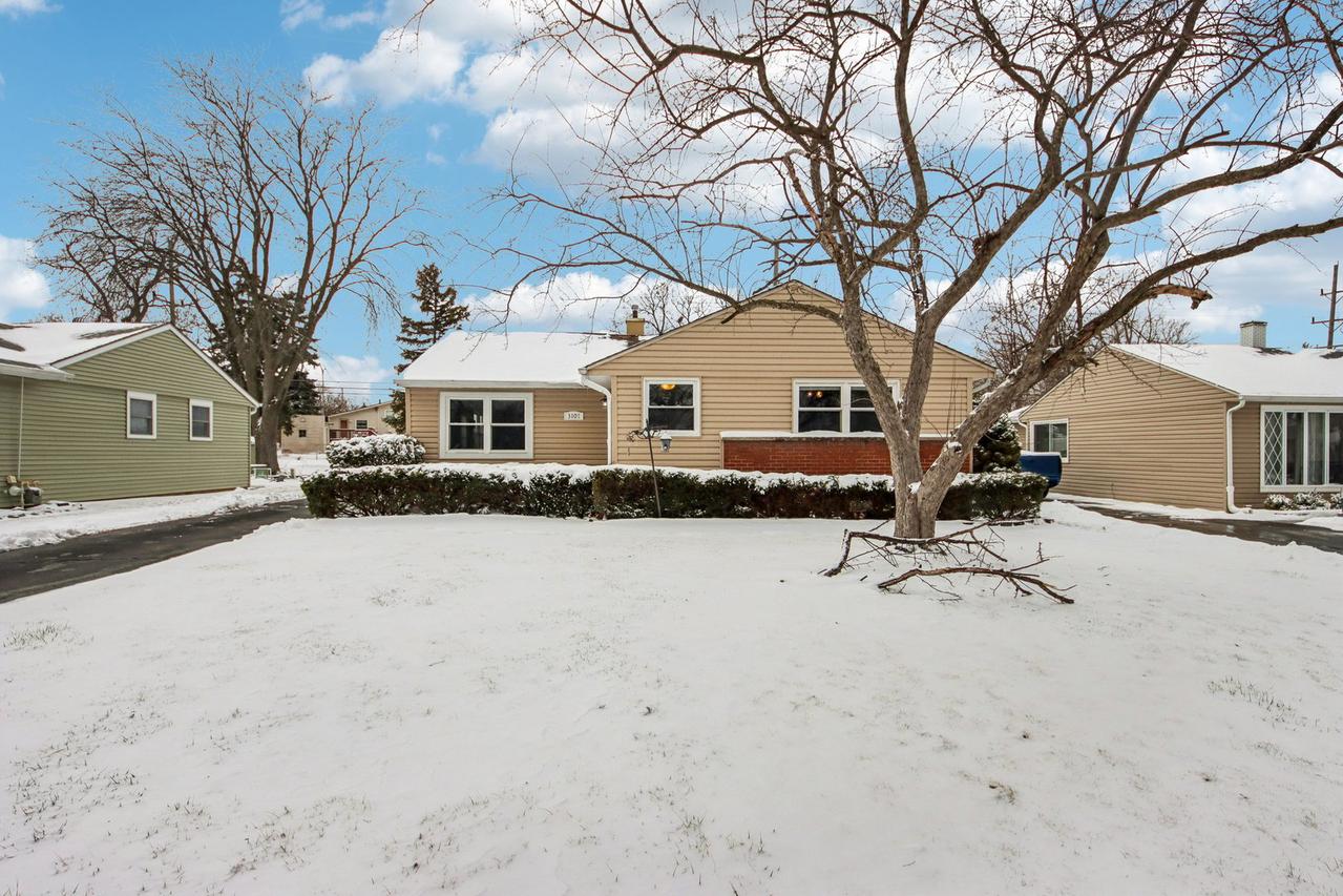 3107 Falcon Ct., Rolling Meadows, IL 60008