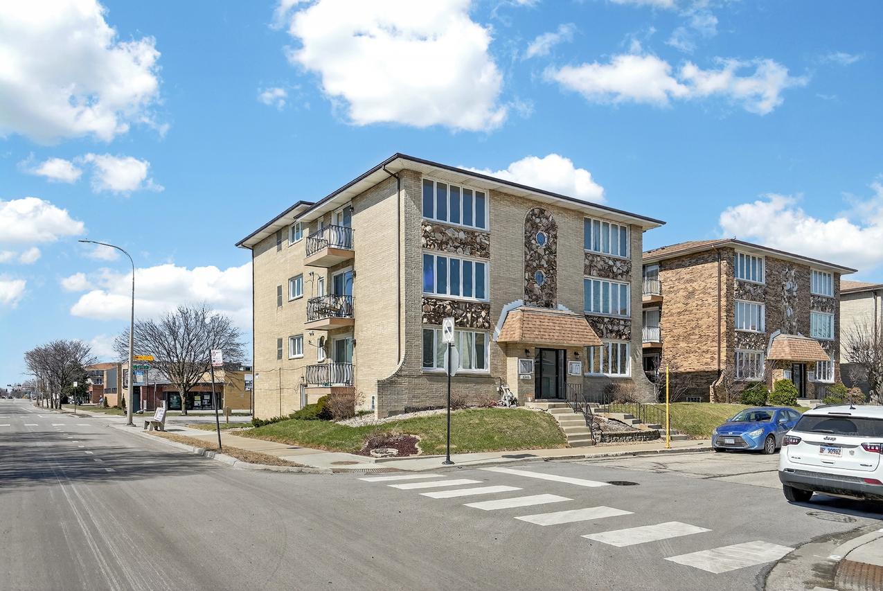 6260 S Newland Ave. #3S, Chicago, IL 60638