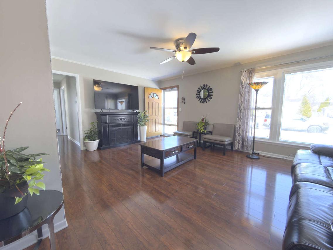 2035 Fargo Ave., Des Plaines, IL 60018