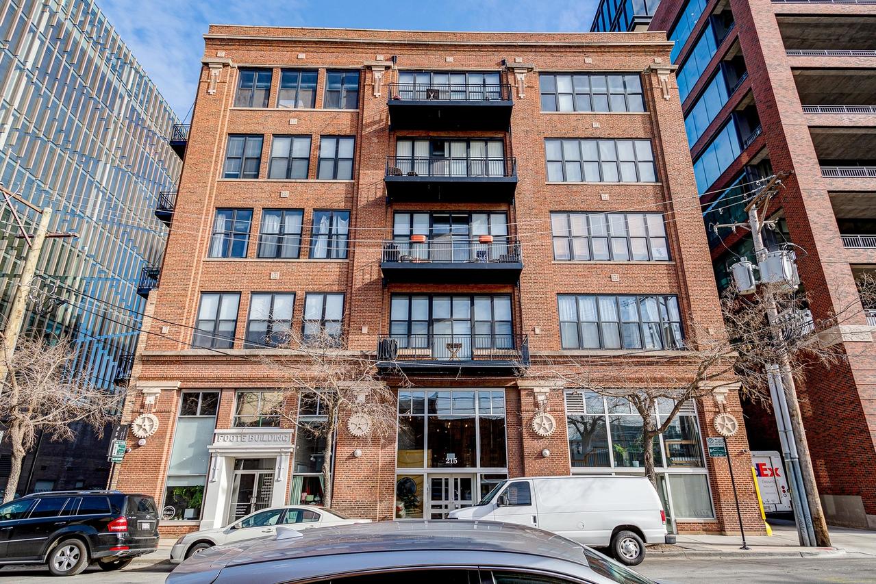 215 N Aberdeen St. #301B, Chicago, IL 60607