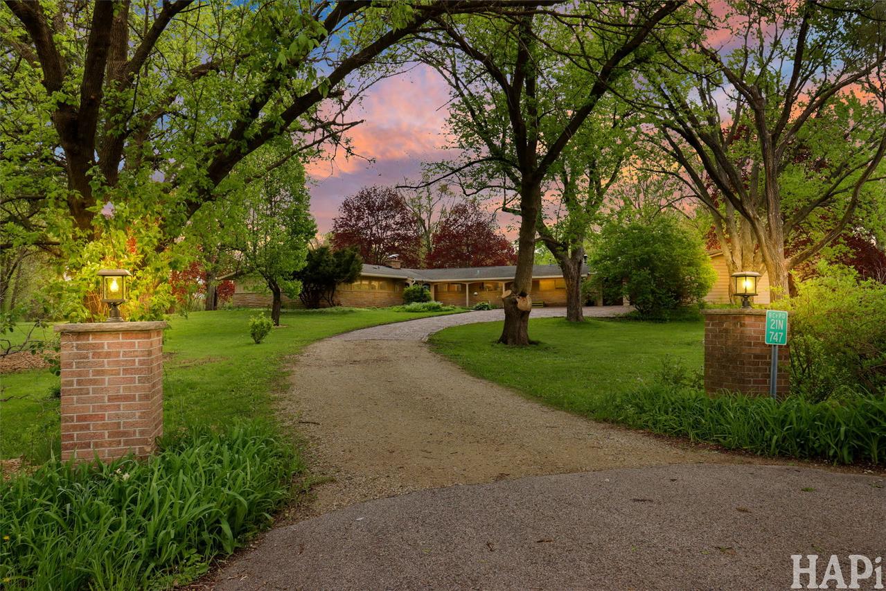 21747 N Harbor Rd., Barrington, IL 60010