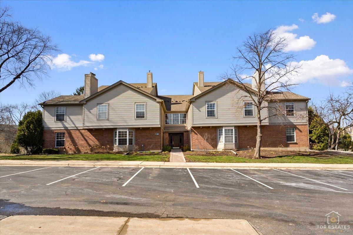 132 White Oak Ct. #5, Schaumburg, IL 60195