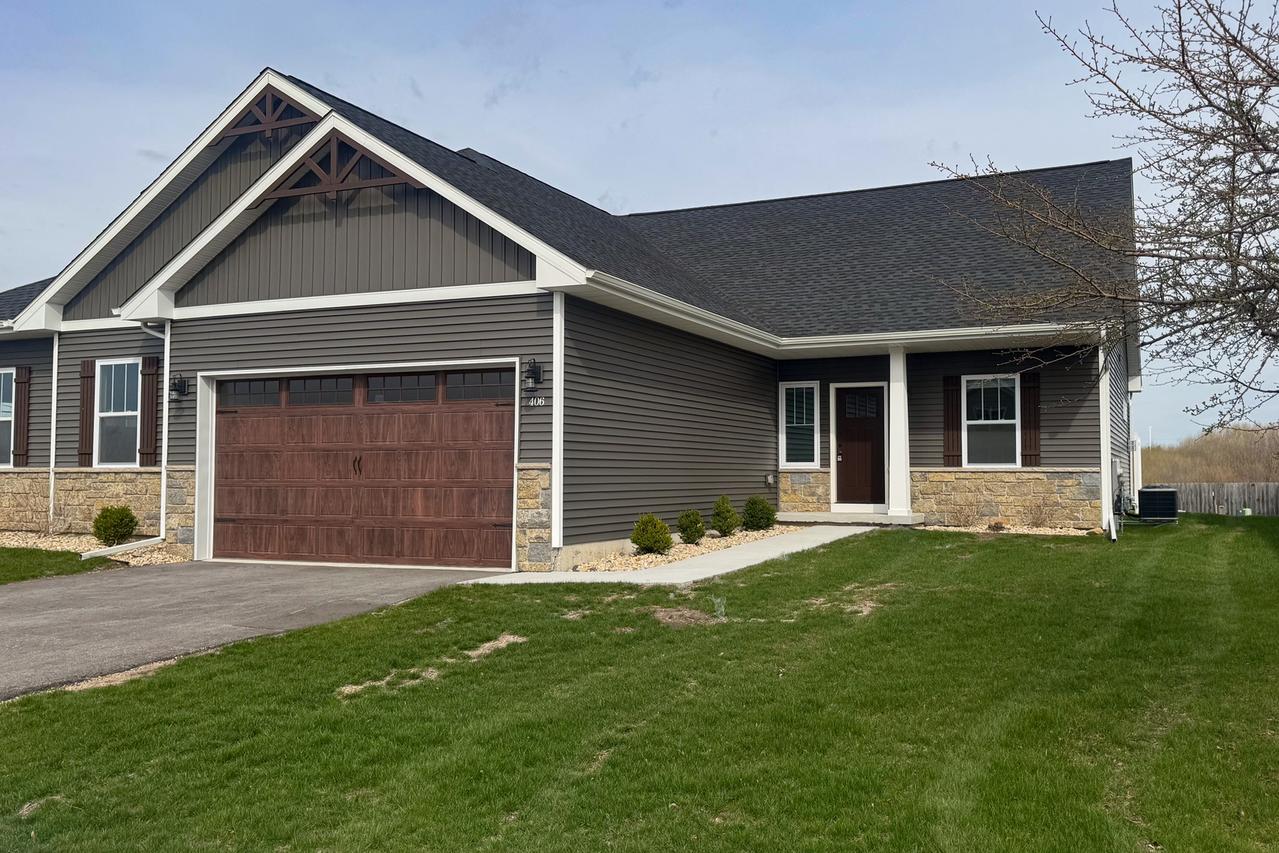 406 Anjali Ct. #R, Sycamore, IL 60178