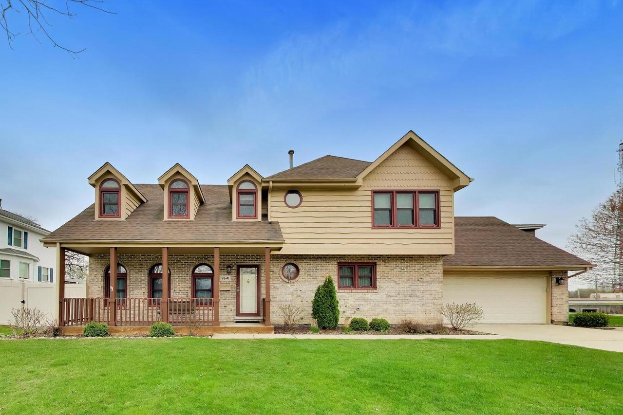 9641 E Shore Dr., Oak Lawn, IL 60453