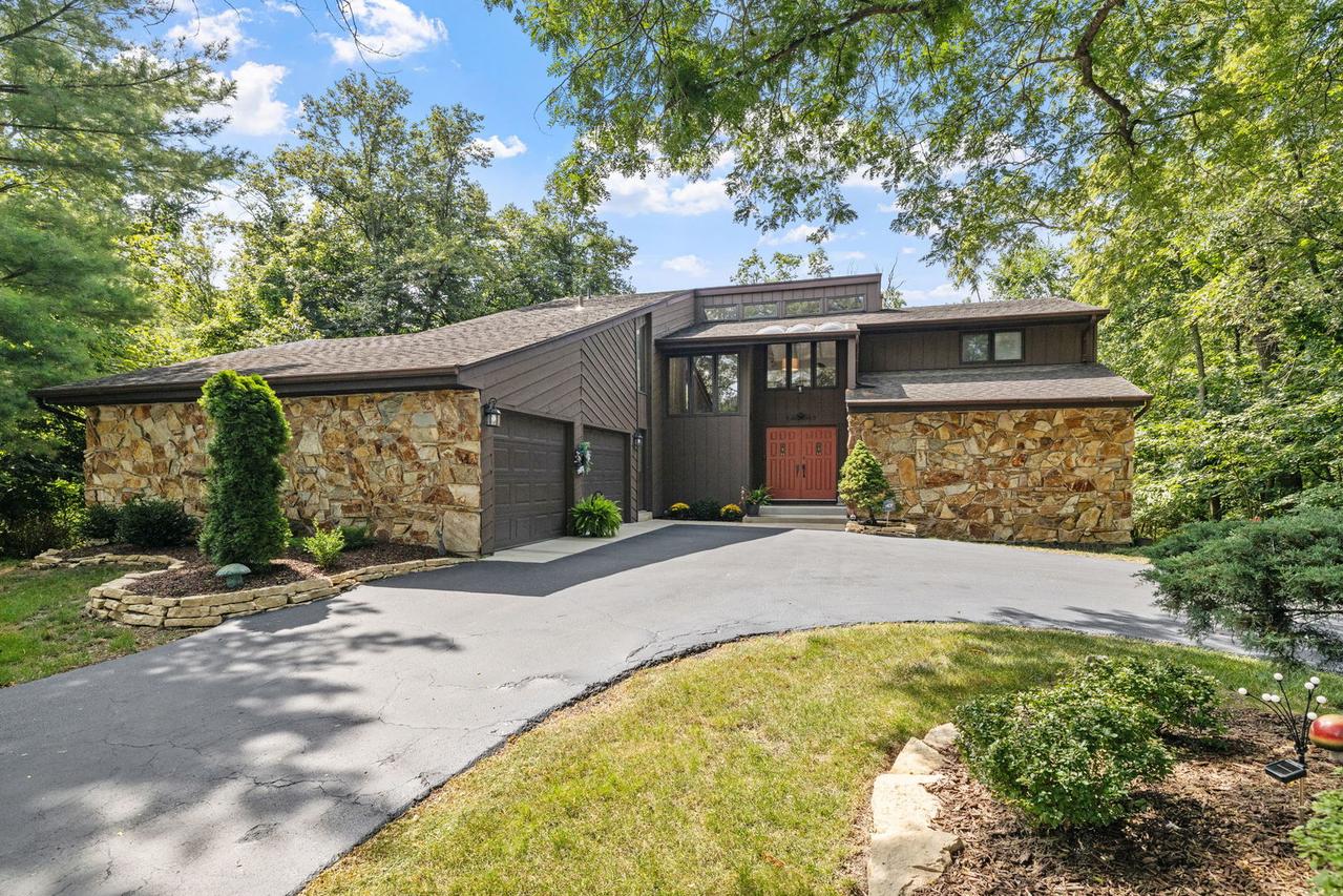 1420 Pine Grove Ln., New Lenox, IL 60451