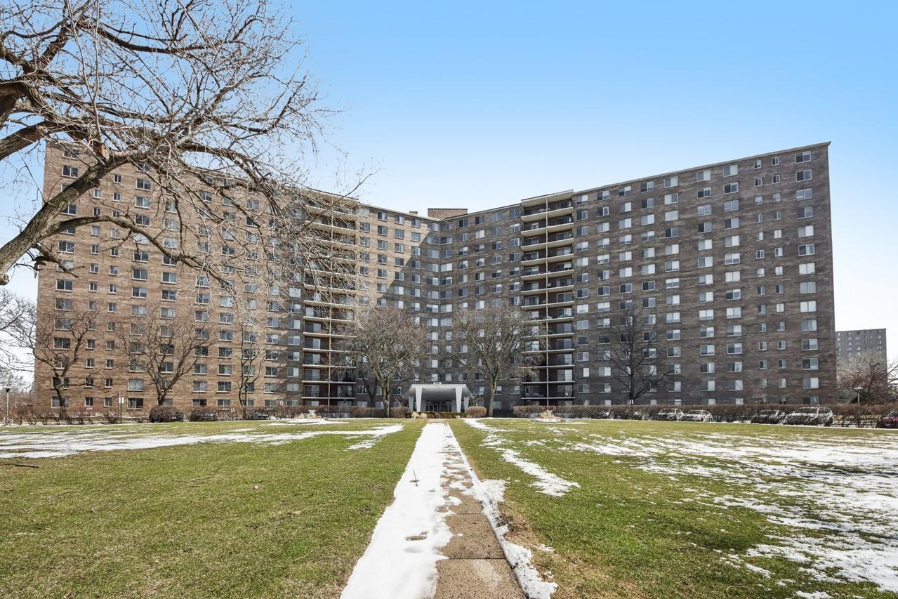 7141 N Kedzie Ave. #1213, Chicago, IL 60645