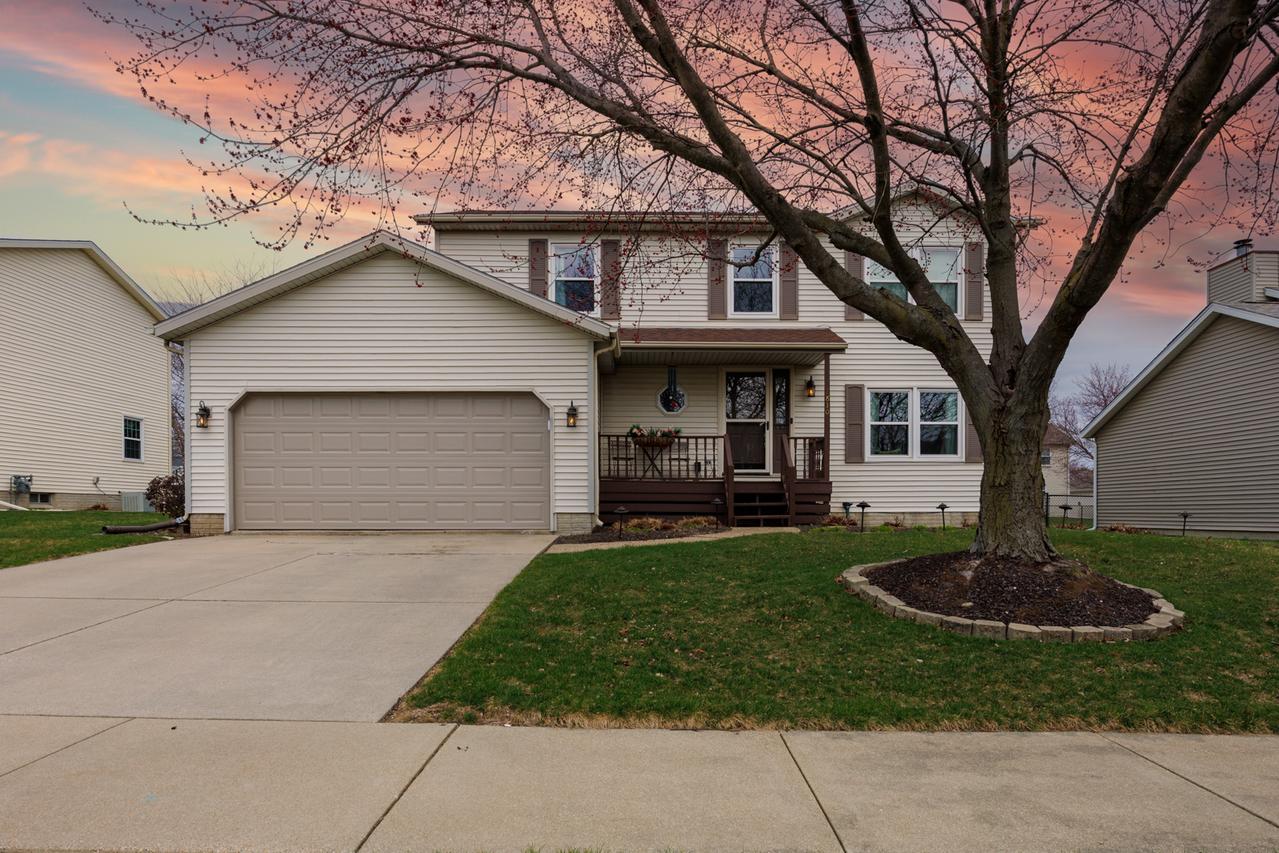 2810 Arrowhead Dr., Bloomington, IL 61704