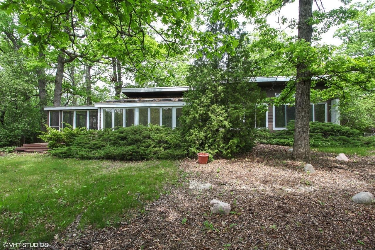 1530 Woodland Dr., Deerfield, IL 60015