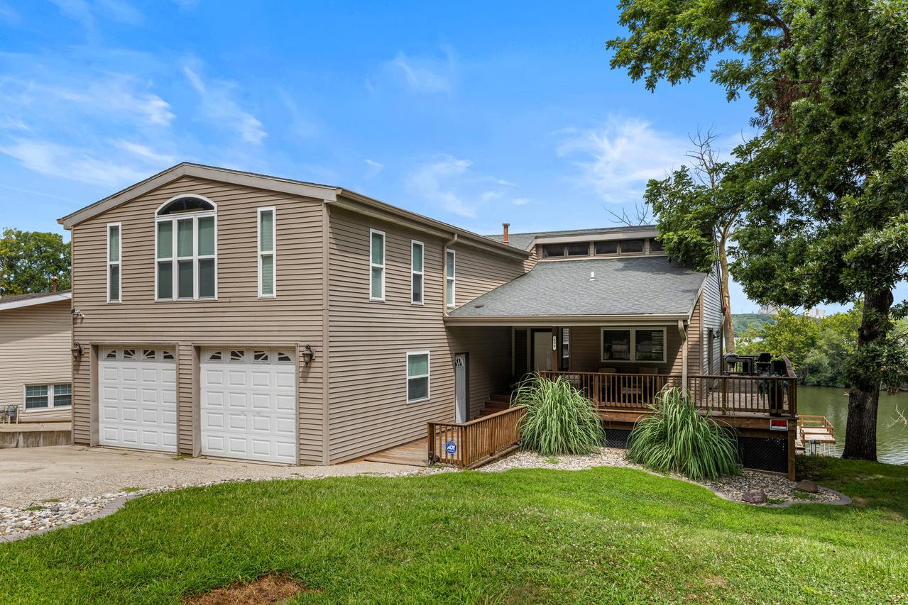 690 N Cove Ct., Decatur, IL 62521