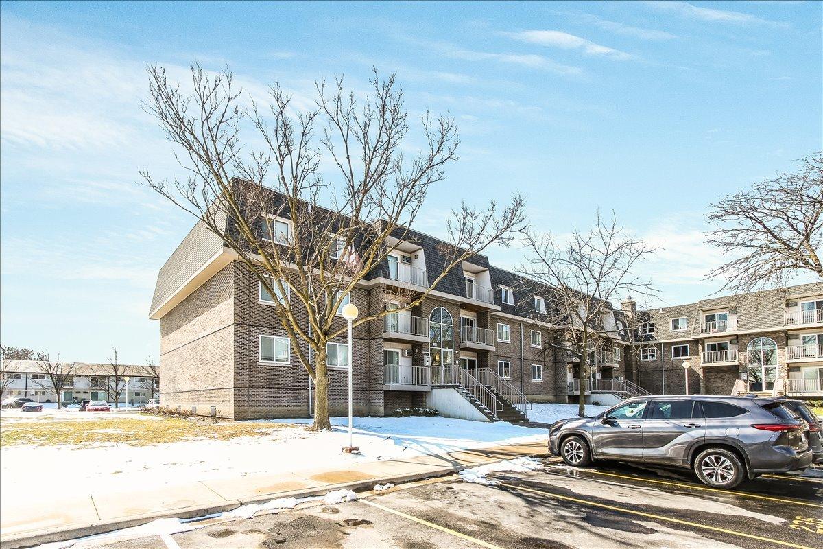 831 Mcintosh Ct. #208, Prospect Heights, IL 60070