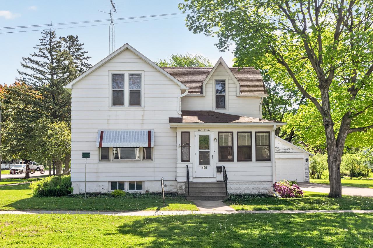 406 S Locust St., Sycamore, IL 60178