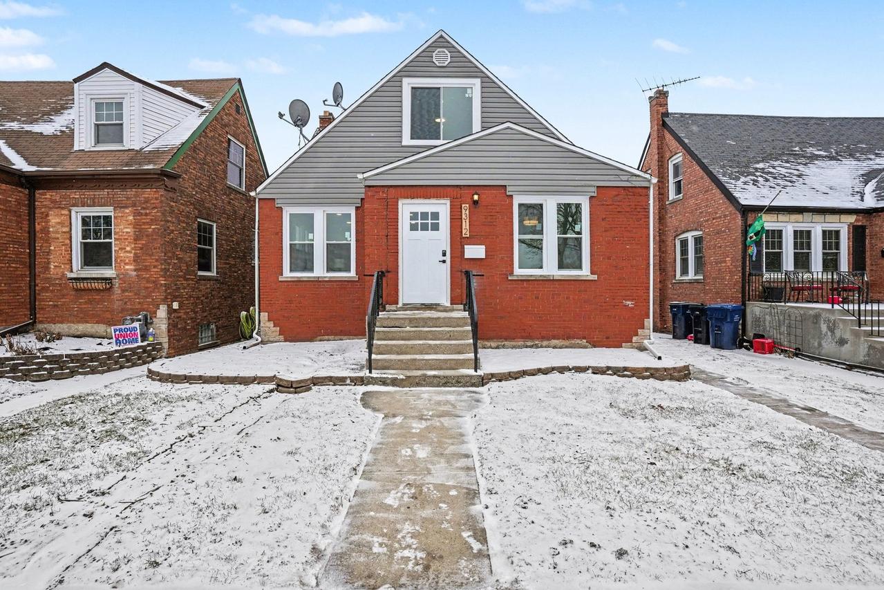 9312 S Francisco Ave., Evergreen Park, IL 60805
