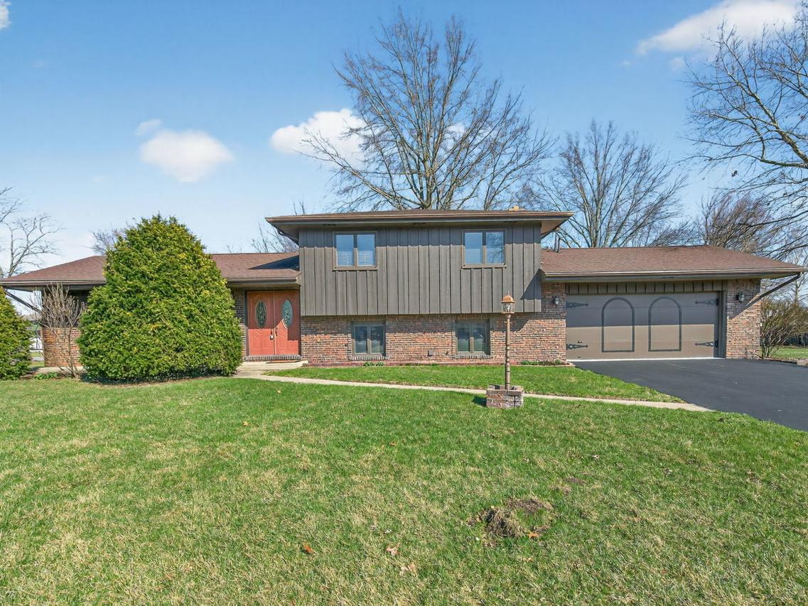 185 N Dewey St., Diamond, IL 60416