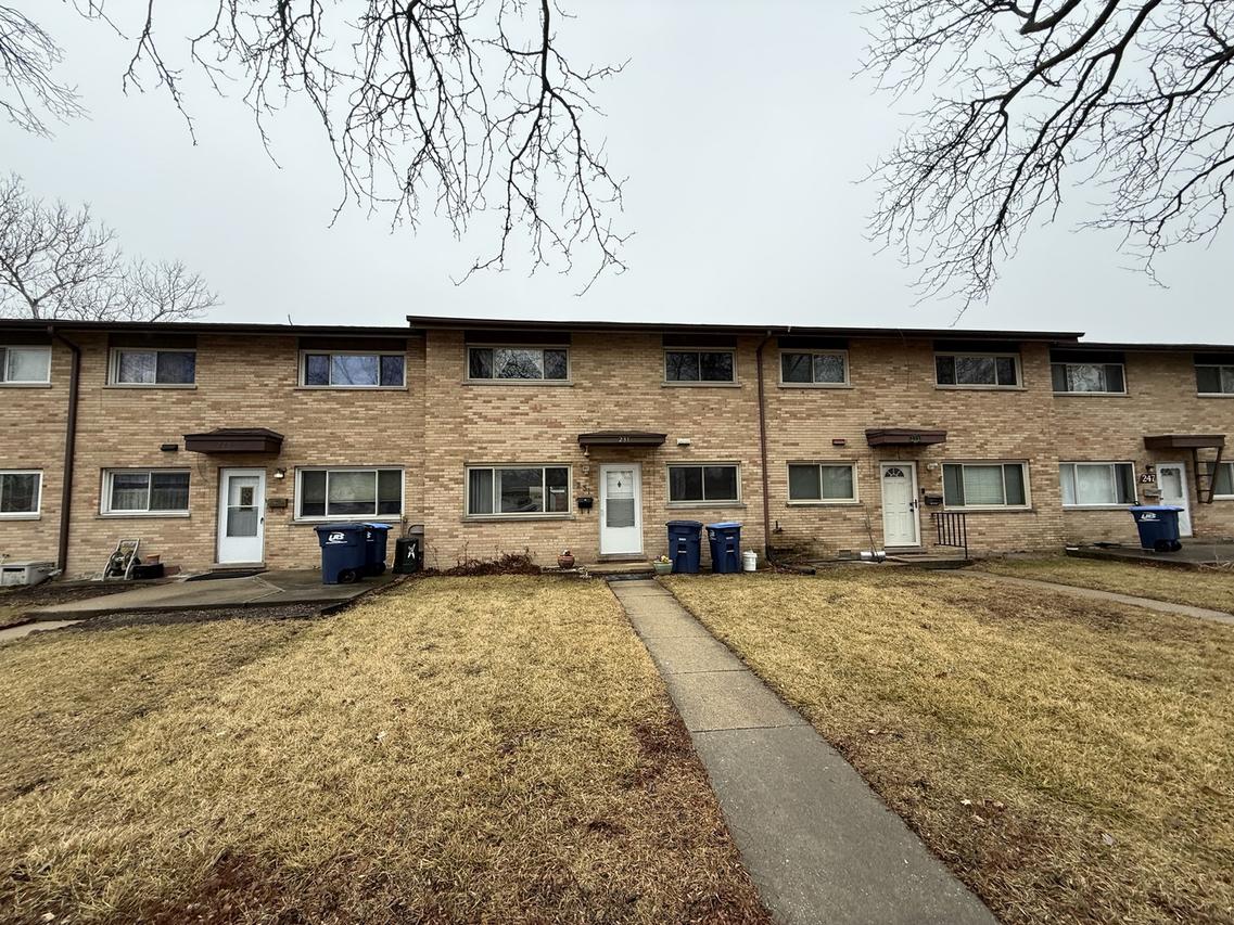 231 Dover Dr., Des Plaines, IL 60018