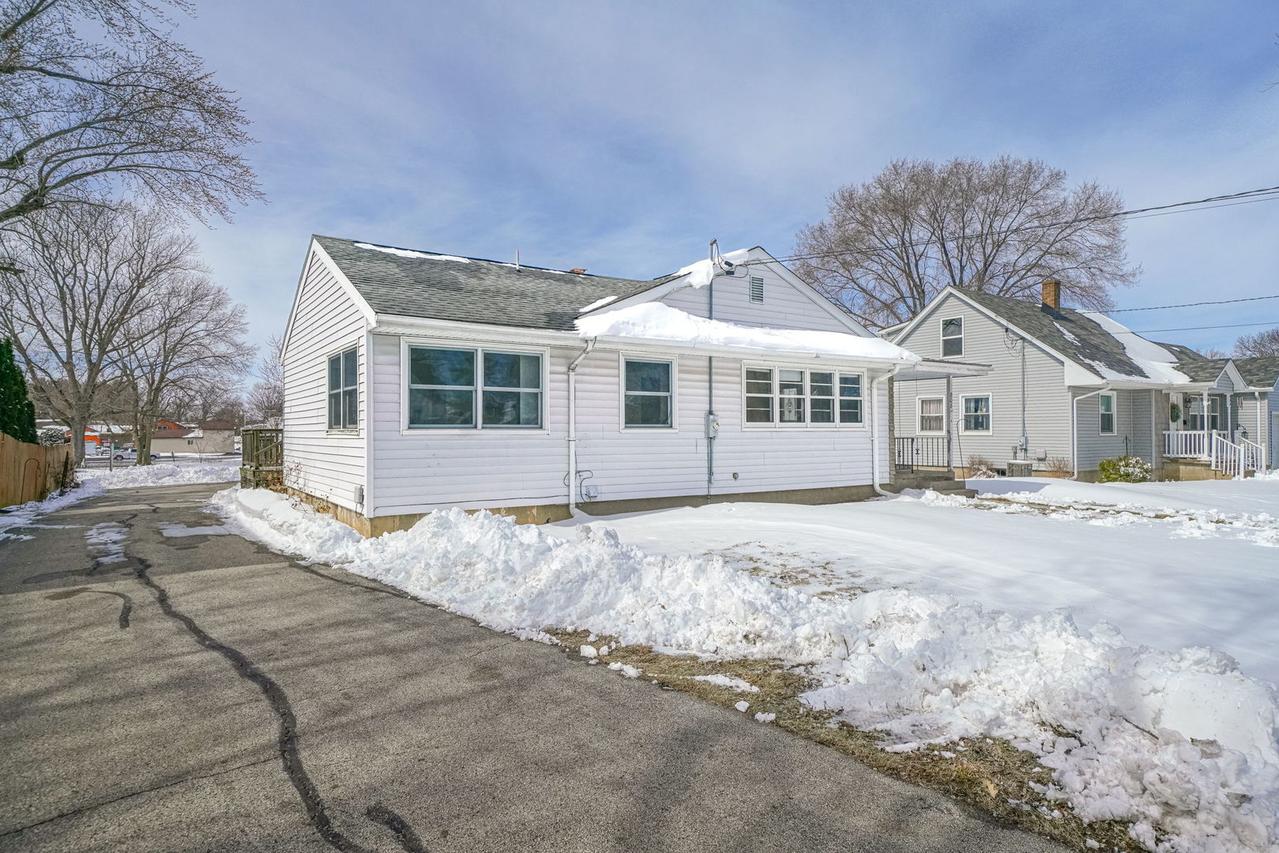 808 S 5th St., Oregon, IL 61061