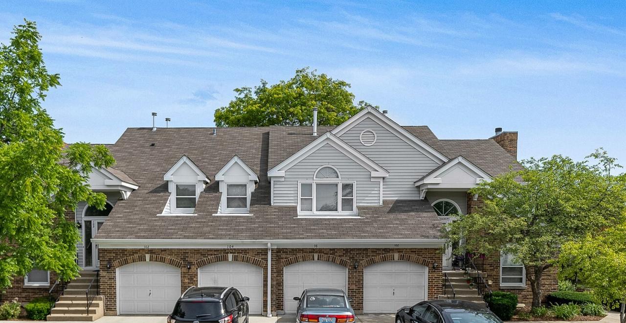 98 Willow Pkwy., Buffalo Grove, IL 60089
