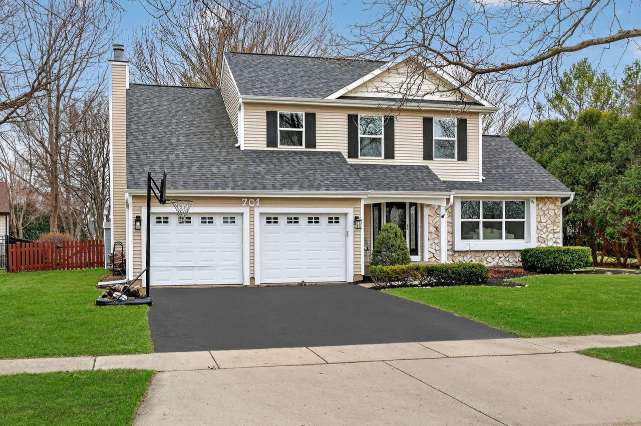 701 Lindsay Ln., West Dundee, IL 60118