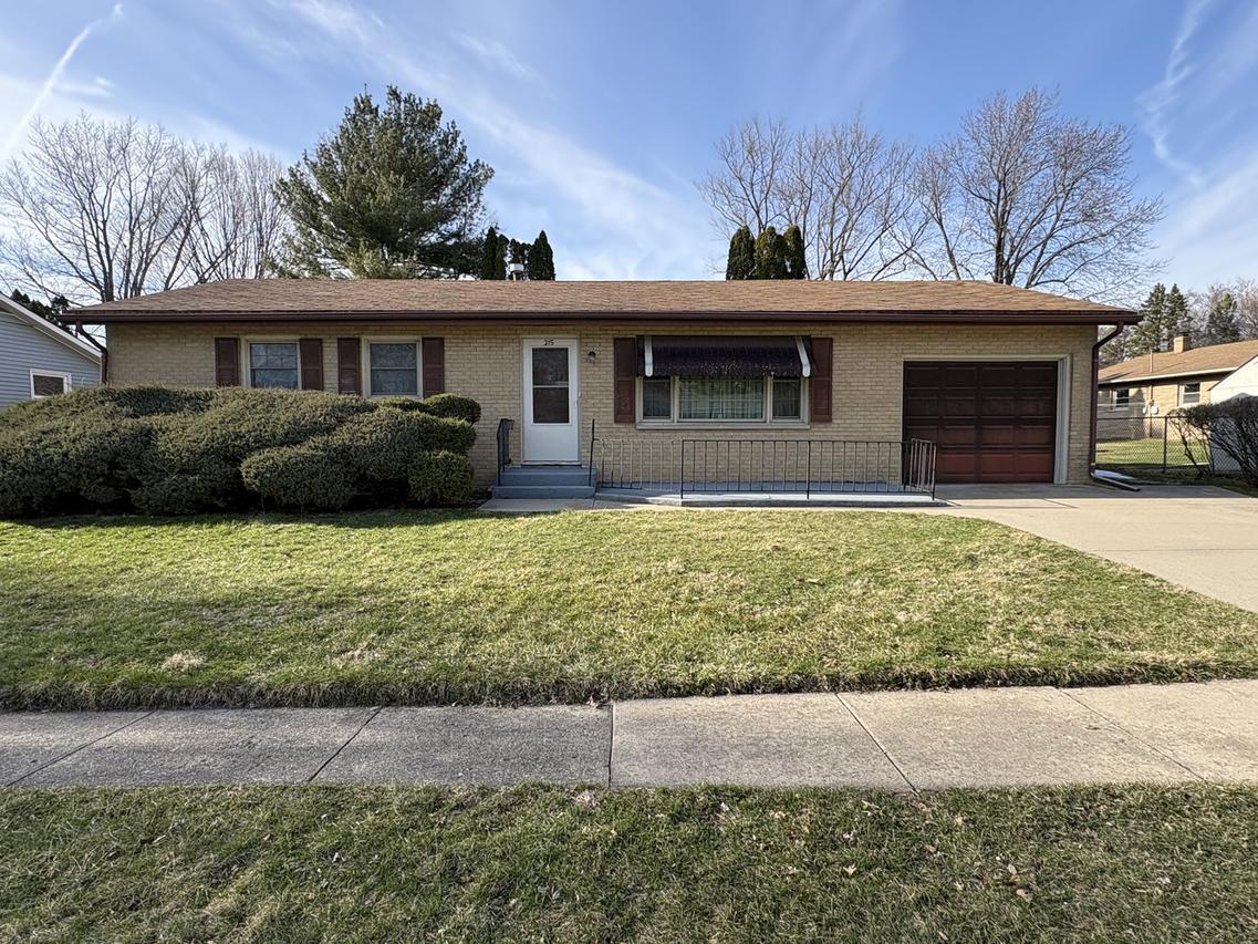 215 Phyllis Ave., Rochelle, IL 61068