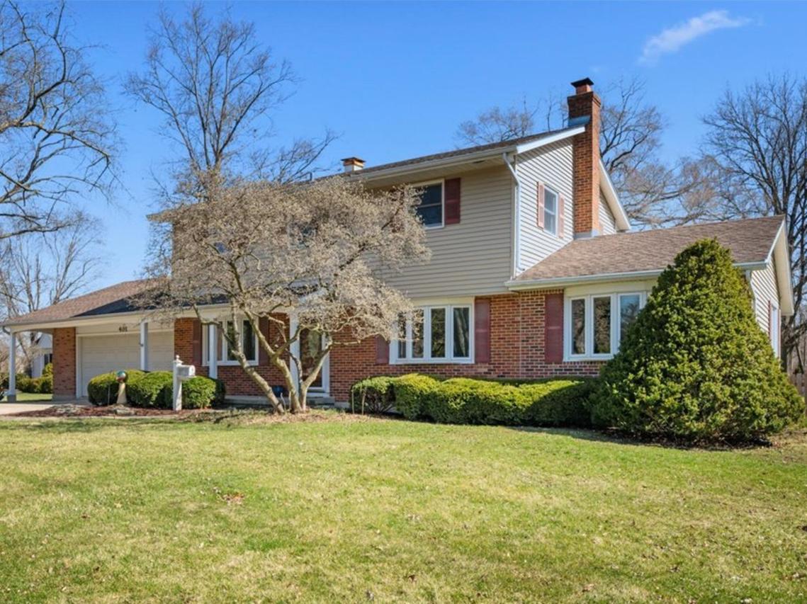 401 E Side Dr., Geneva, IL 60134