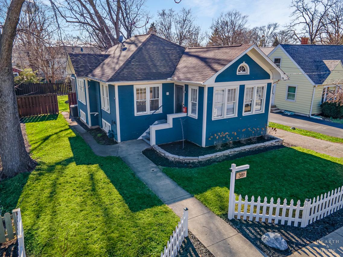 381 Douglas Ave., Crystal Lake, IL 60014
