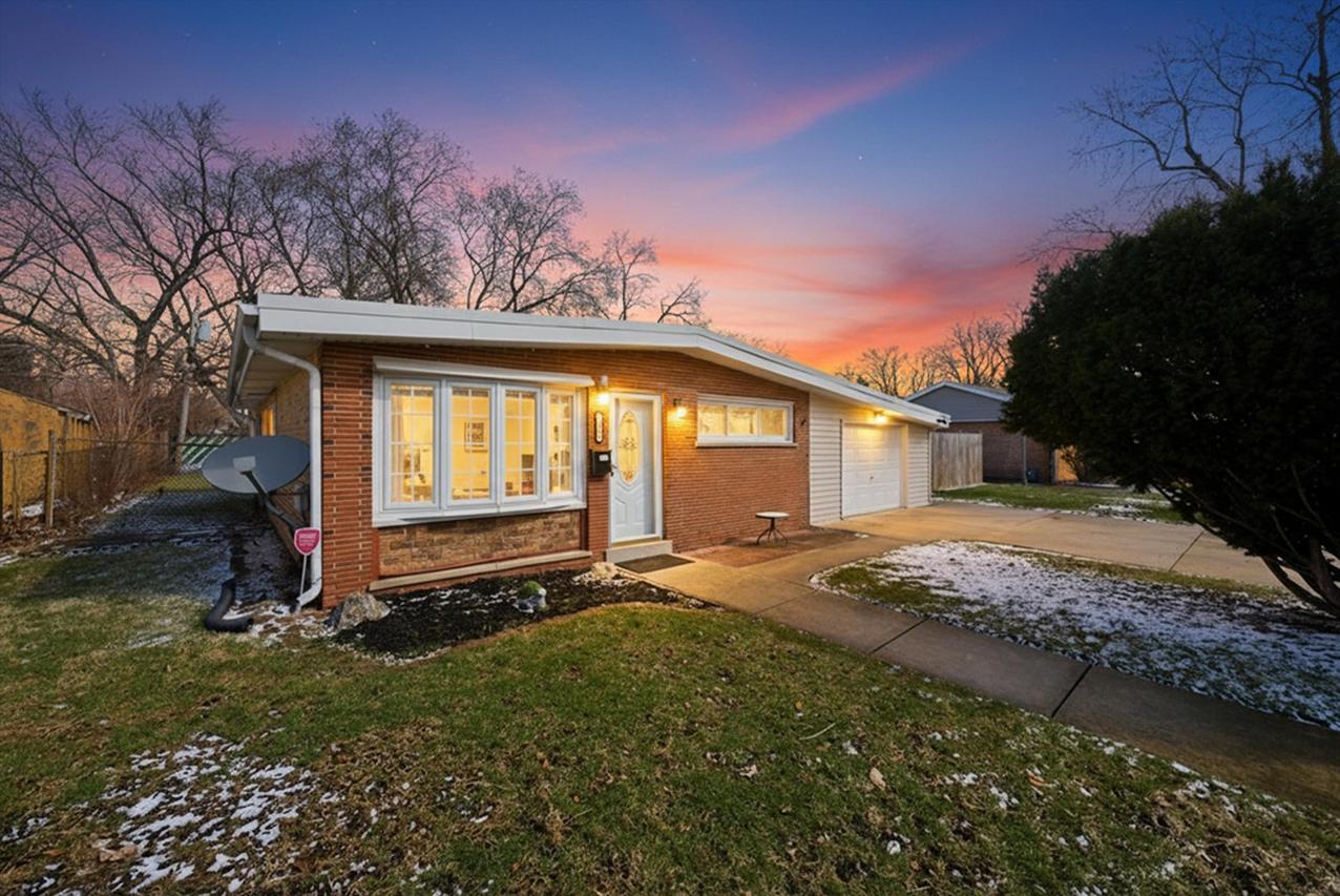 7932 W 98th Pl., Hickory Hills, IL 60457