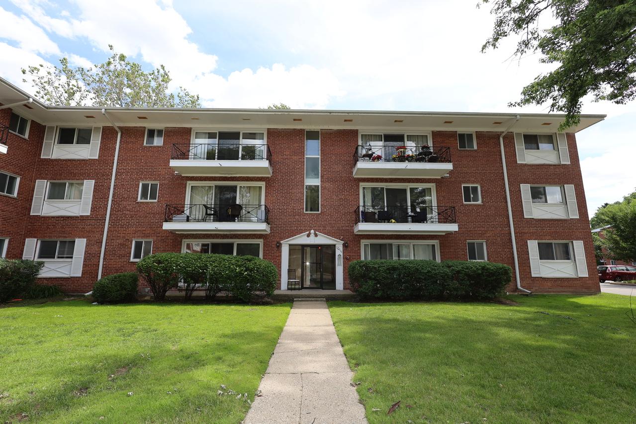 10111 Old Orchard Ct. #101, Skokie, IL 60076
